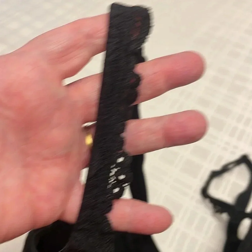 Cacique Black‎ Embroidered Scalloped Plunge Bra